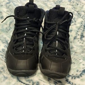 Nike foamposite one kids size 4Y